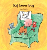 Kaj  læser bog