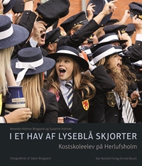 I et hav af lyseblå skjorter