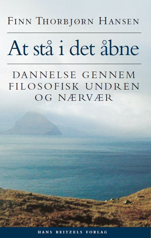 At stå i det åbne